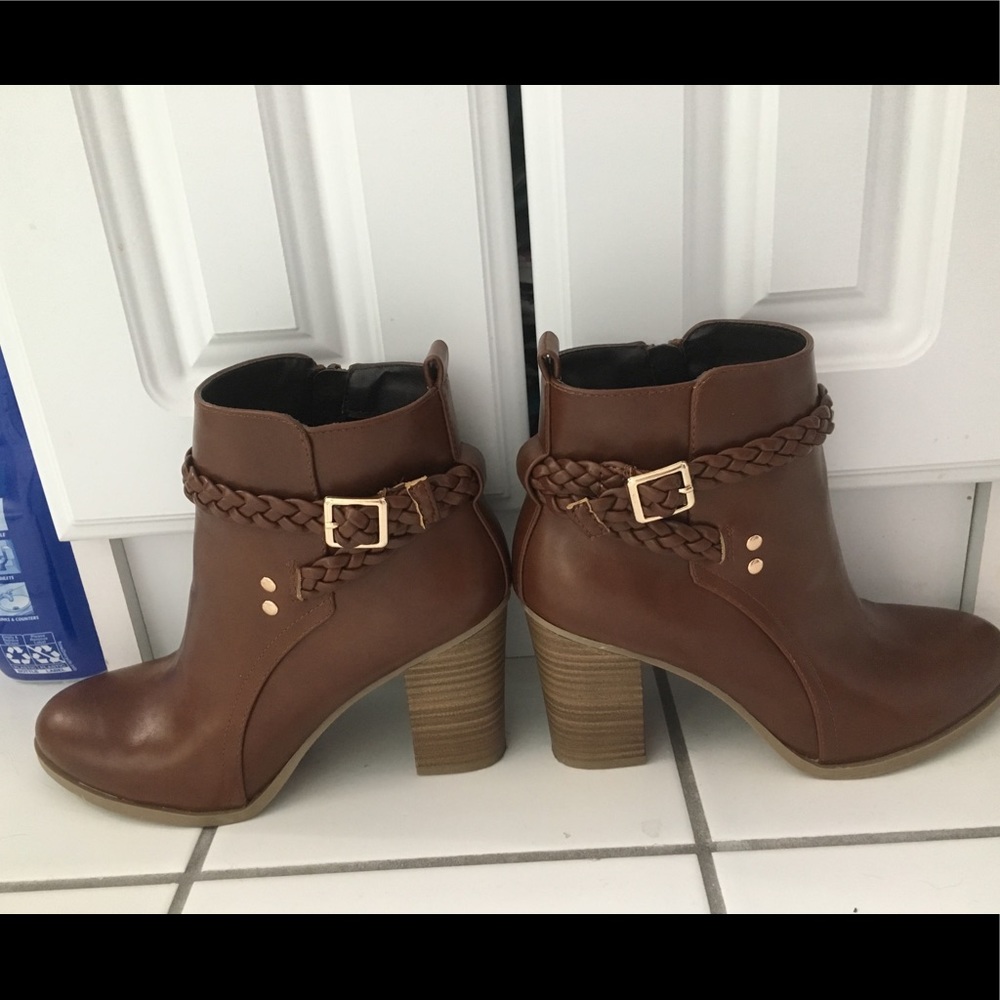 High heel boots